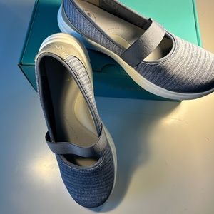 BZees Mary Jane style shoe